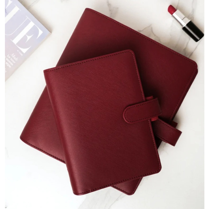 Filofax Saffiano Dark Cherry Osobní vínový diář