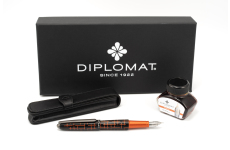 Diplomat D40364083 Aero Elox Matrix Black/Orange sada plnicí pero, inkoust a kožené pouzdro